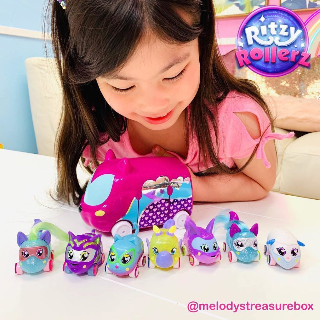 Xe đồ chơi hình thú Ritzy Roller