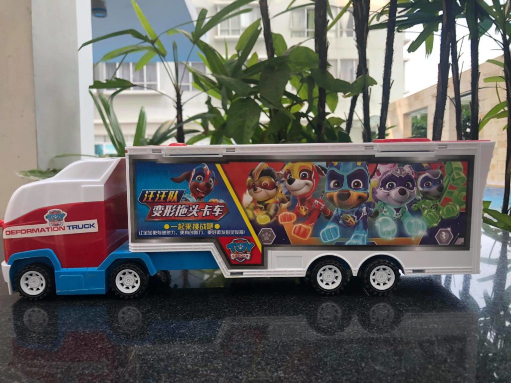 Bộ mô hình Xe chở đội chó cứu hộ