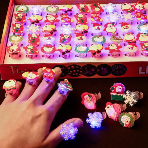 Hộp 50 chiếc nhẫn giáng sinh phát sáng siêu cute cho bé