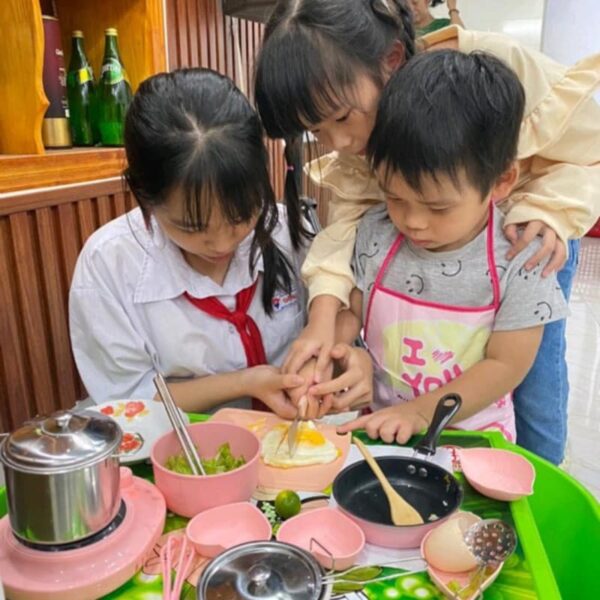 Bộ đồ chơi nấu ăn thật cho bé