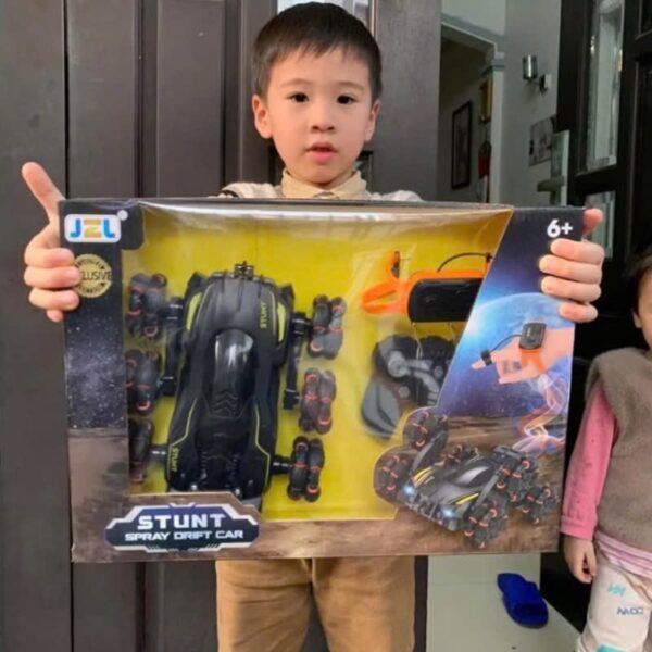 Xe đua 6 bánh điều khiển đồng hồ tay:
